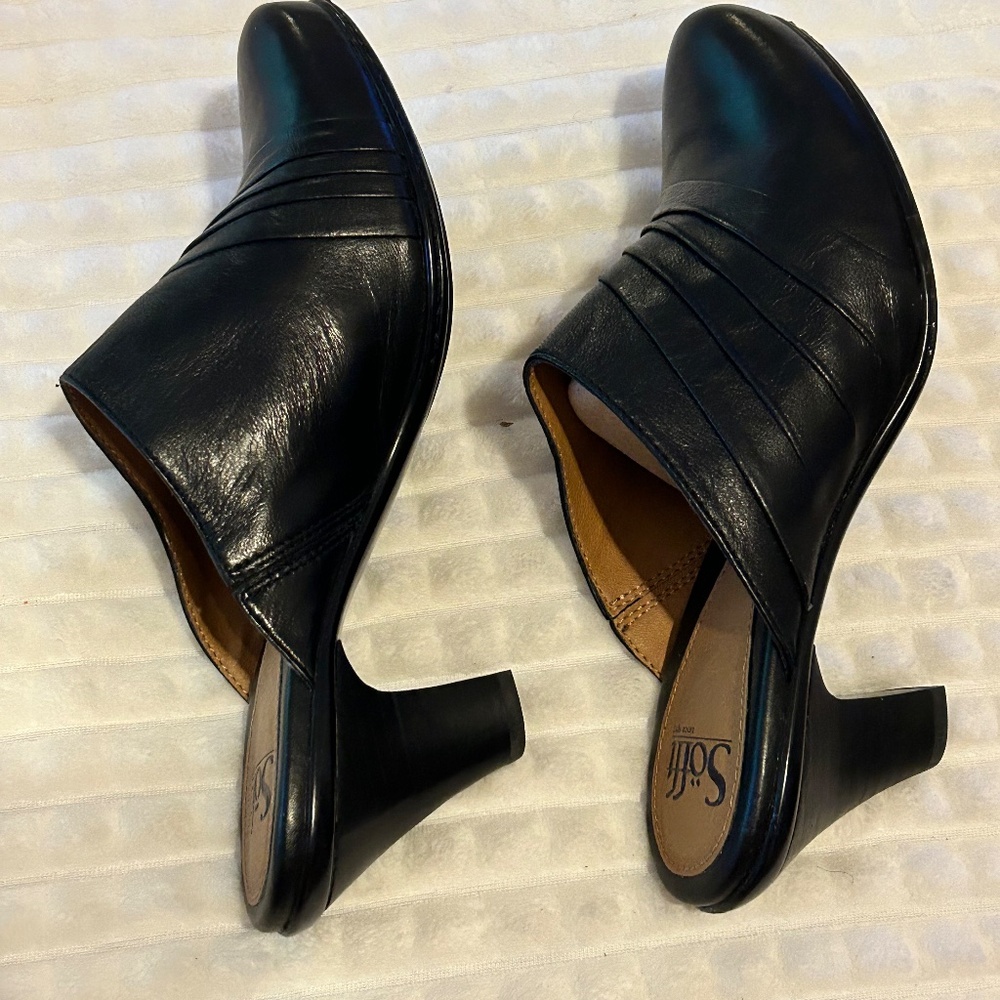 Softt Clogs - Picture 3 of 5